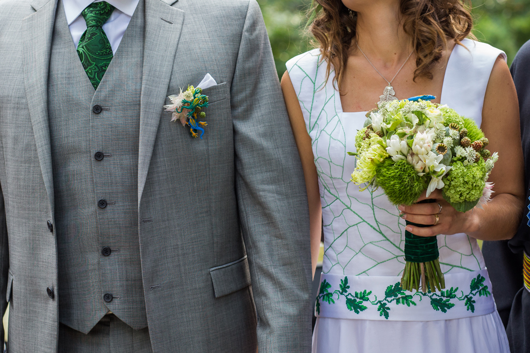 Comment porter le costume de mariage homme gris clair ?