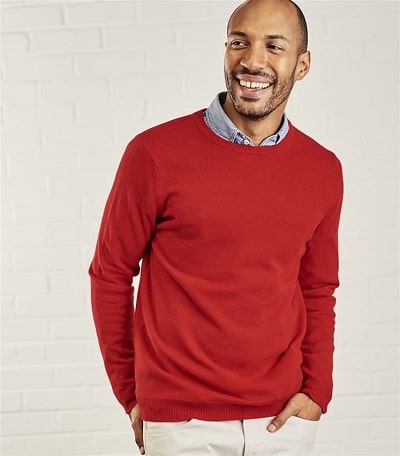 homme pull rouge