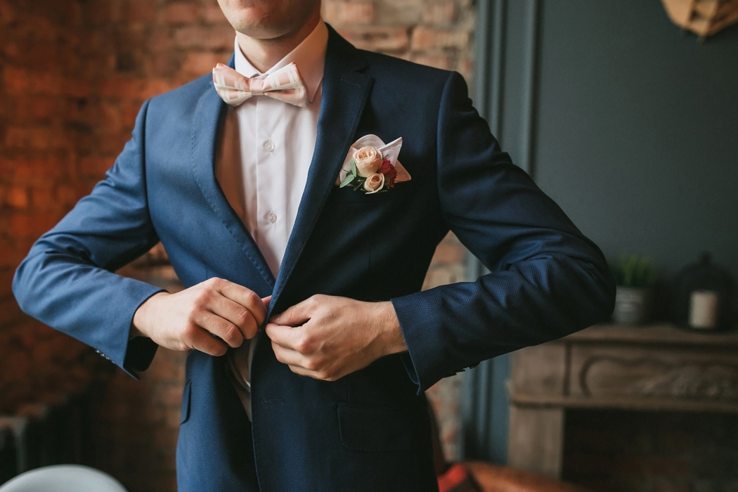 costume de marié bleu foncé